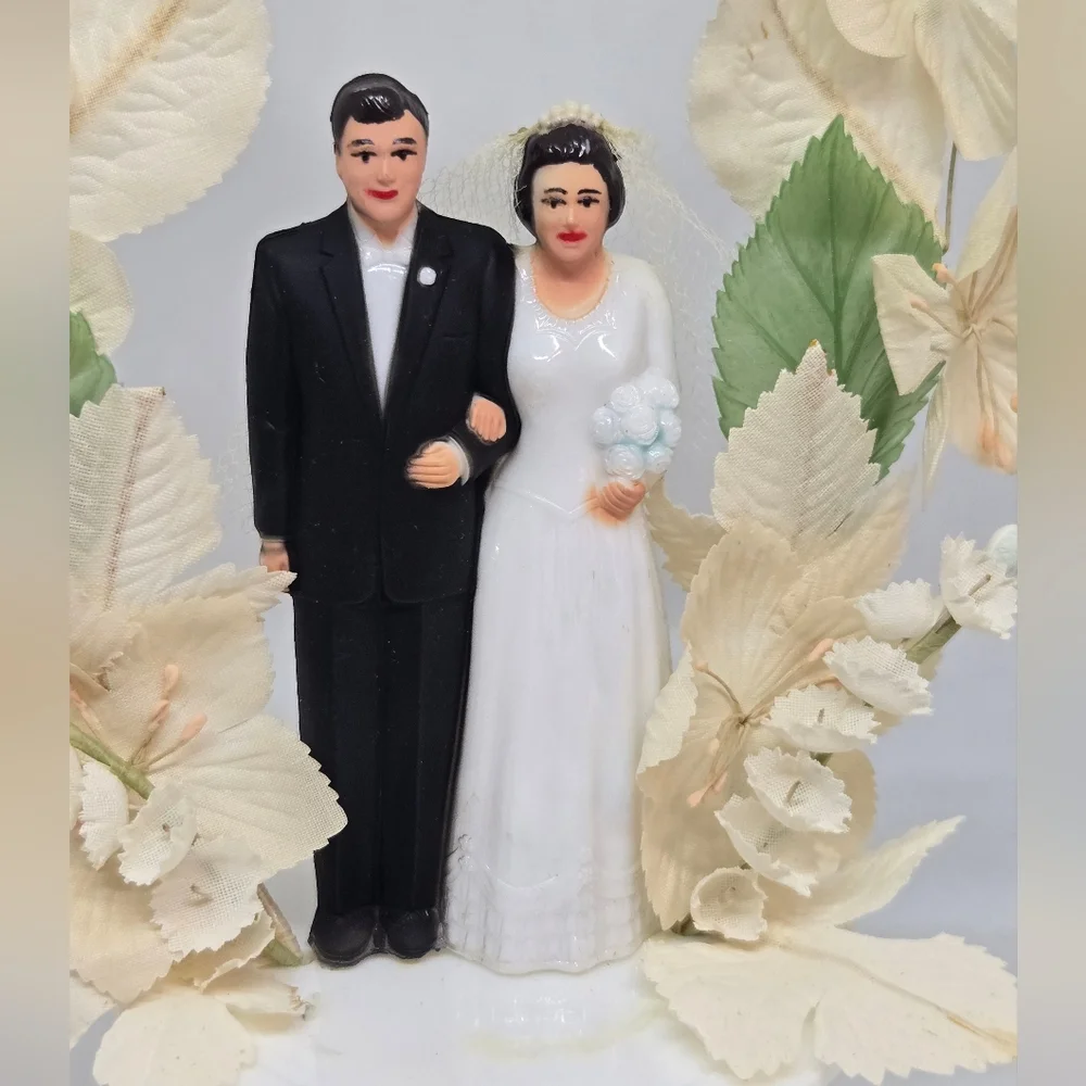 Vintage Bride and Groom Plastic Floral Cake Topper